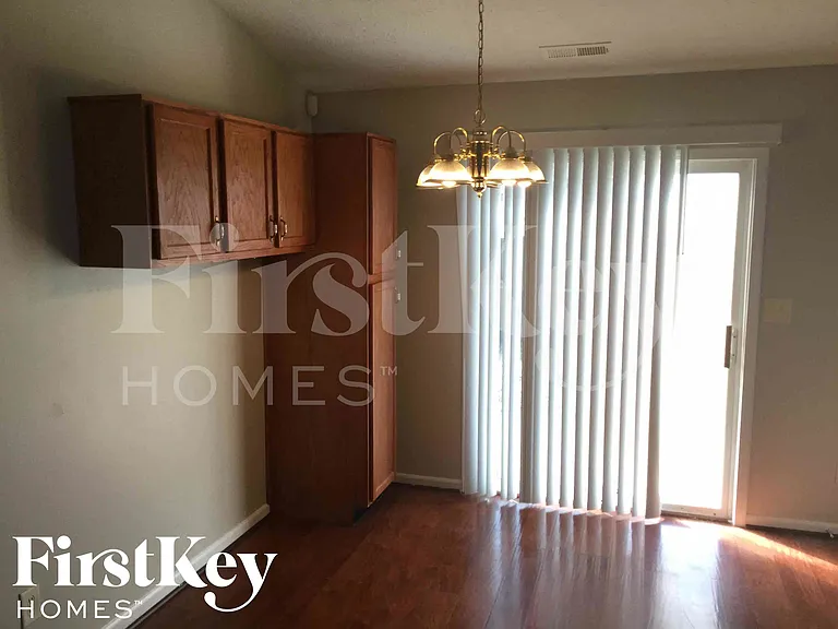 10729 Newgate Ln — Photo 4