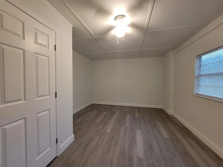 274 SE 14th Ave — Photo 10