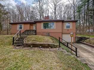200 Hiawatha Dr, Glenshaw, PA 15116