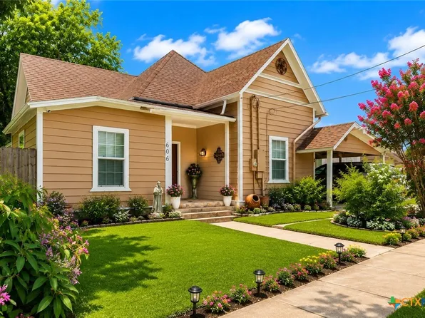 606 Schwab St, Yoakum, TX 77995