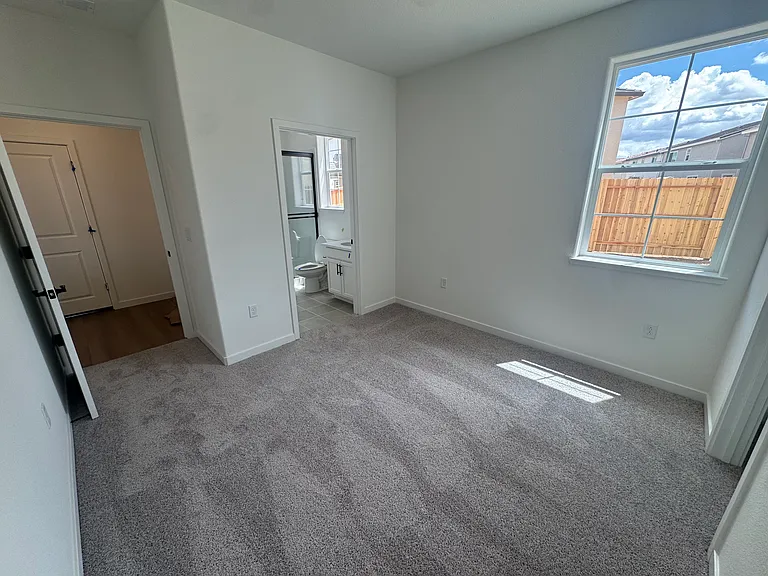 880 Sun Pillar Ct — Photo 1
