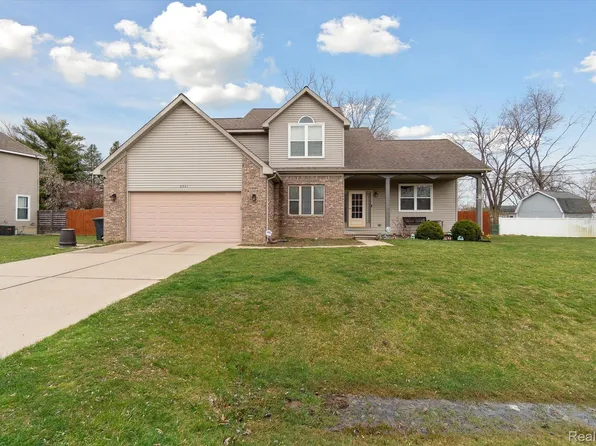 2347 Meadowlane Ct, Burton, MI 48519