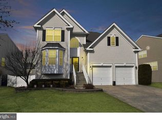 16 Stoneham Dr, Delran, NJ 08075