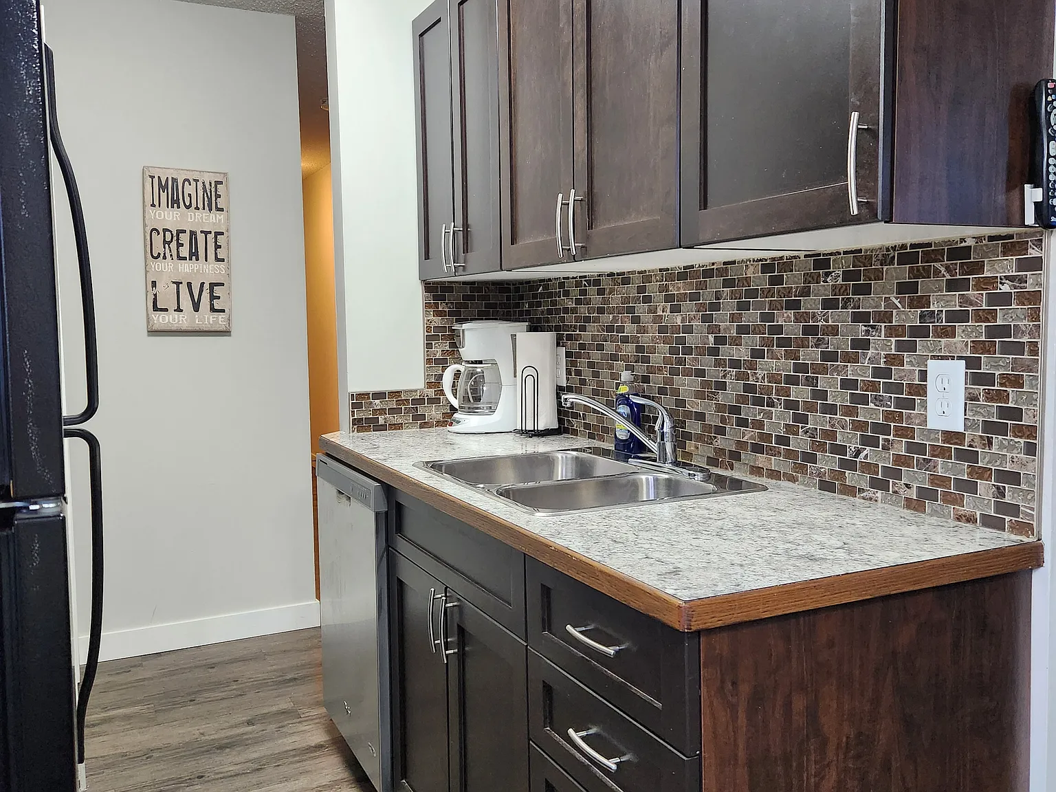 2 bed, 740 sqft, $2,095 — Photo 2