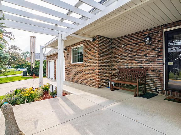 4th image of 6378 Youngland Dr