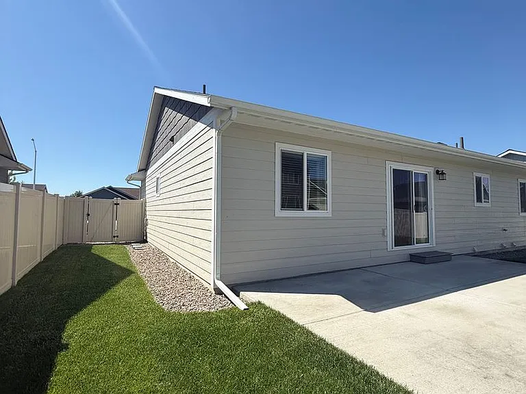 2057 Mahogany Ave — Photo 18