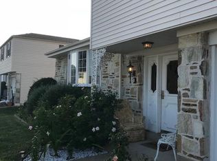 9748 Susan Rd, Philadelphia, PA 19115