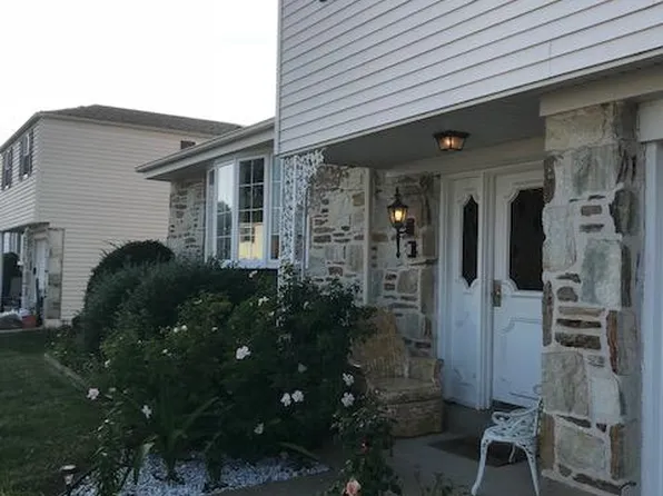 9748 Susan Rd, Philadelphia, PA 19115
