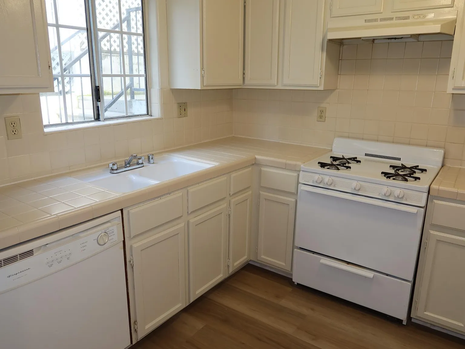 2 bed, 1100 sqft, $3,175 — Photo 4