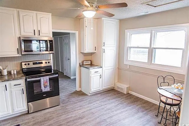 4 bed, 1300 sqft, $1,500 — Photo 2