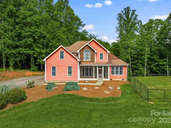 1586 Bull Creek Rd, Marshall, NC 28753