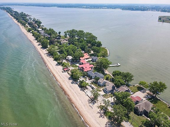 3rd image of 1431 Cedar Point Rd