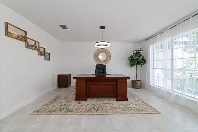 3 bed, 2.0 bath, 1694 sqft, $2,000 — Photo 3
