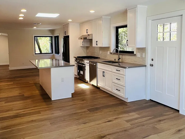 2620 Marin Ave — Photo 5