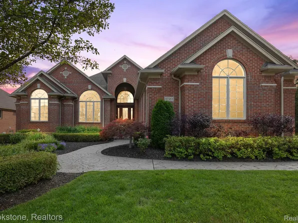 57353 Covington Dr, Washington, MI 48094