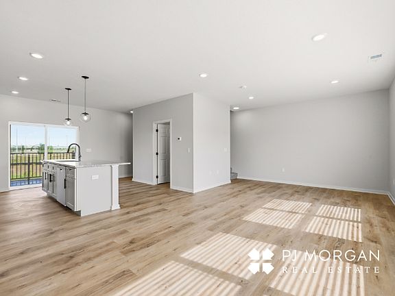 4th image of 5404 S 207th St