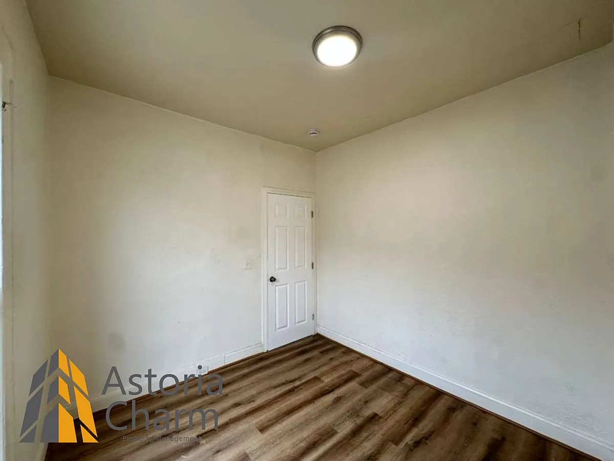 2542 W Fayette St - 2542 W Fayette St — Photo 2