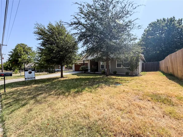 402 N Trinity St, Decatur, TX 76234
