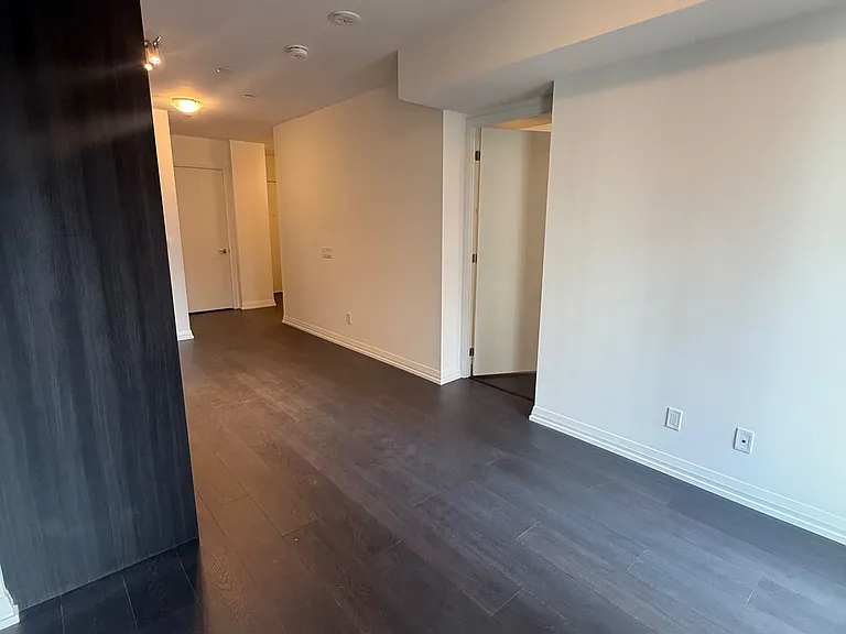 400 King St W #1106 — Photo 11