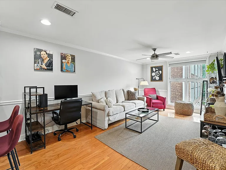 812 Grand St #412 — Photo 2