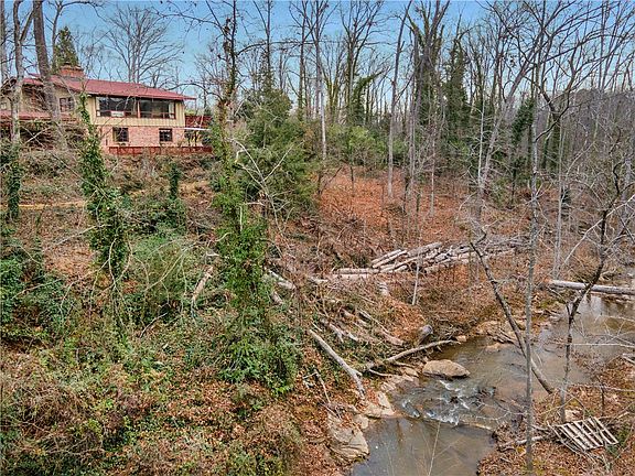 3rd image of 206 Timberlake Rd