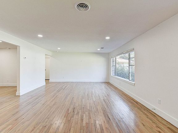 4th image of 1924 Sherwood Forest St