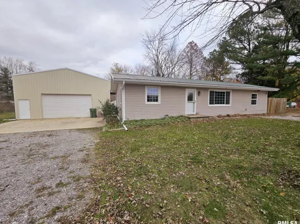 304 6th St, Bluford, IL 62814