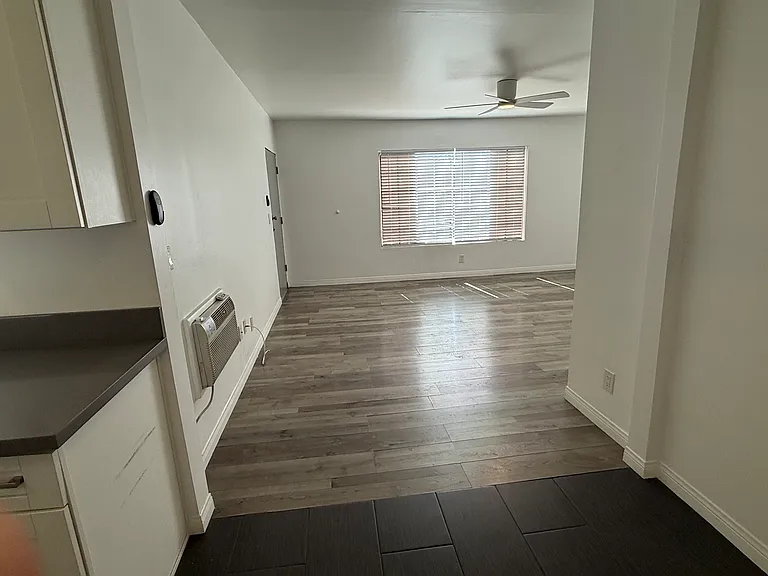 27 E Howard St #4 — Photo 4