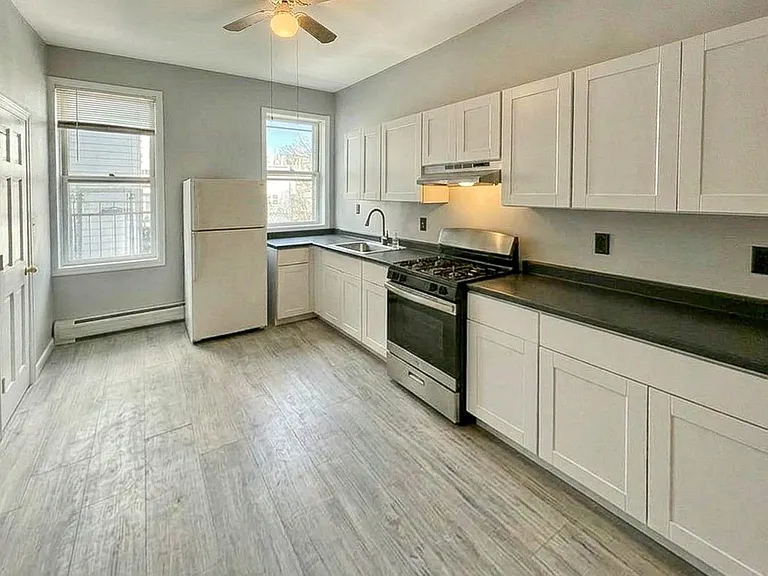 537 Park Ave #4 — Photo 5