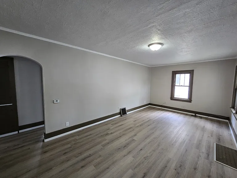 947 Newton St — Photo 2