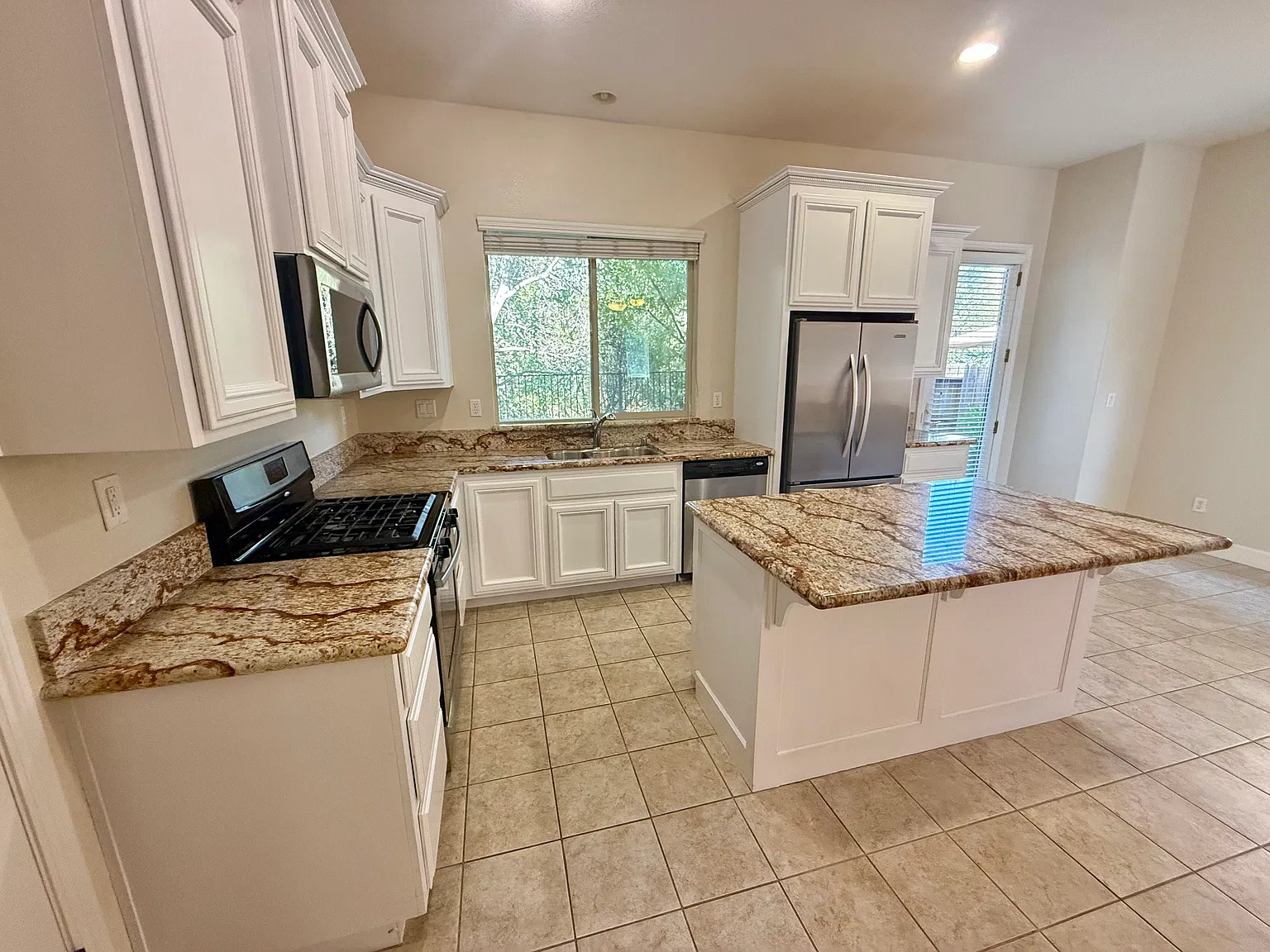 Penryn Townhome — Photo 4