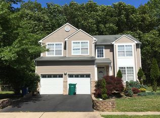 15 Mulberry Ln, Holmdel, NJ 07733
