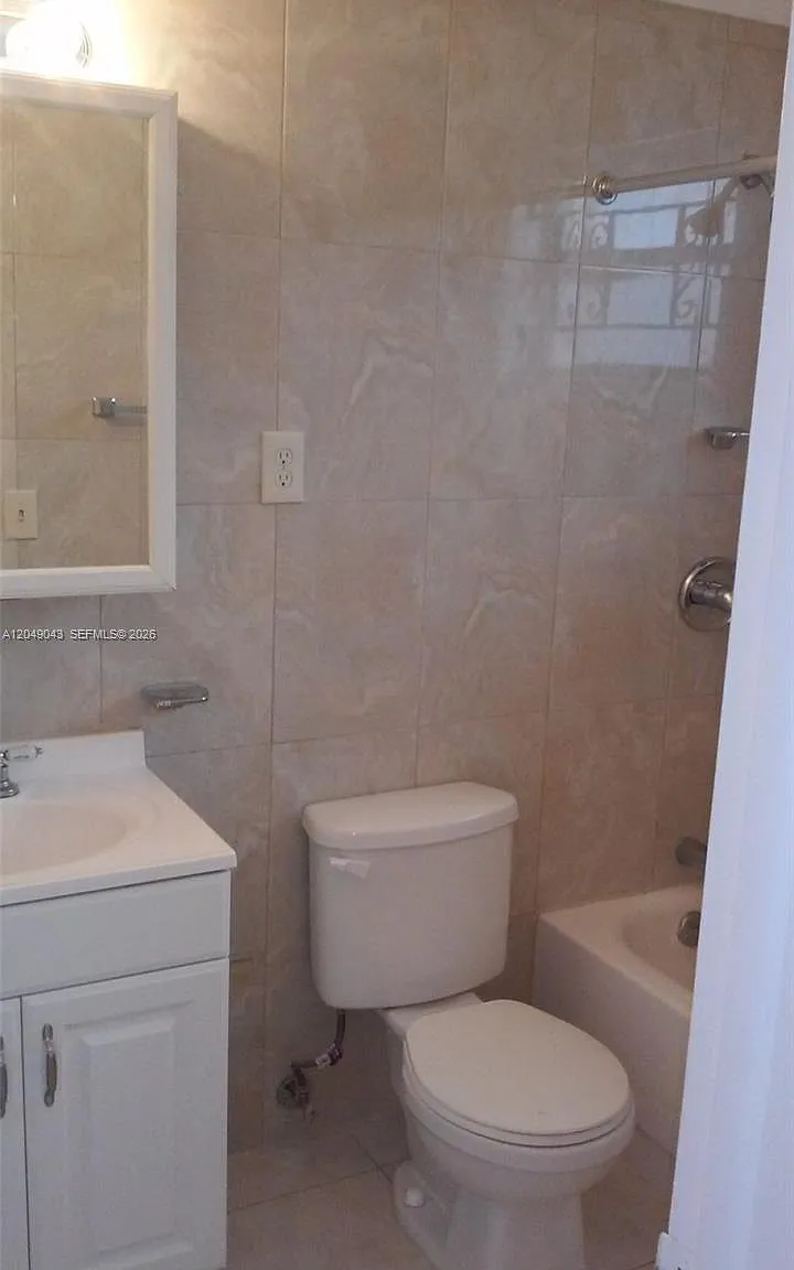 Chestnut Hill Condo — Photo 4