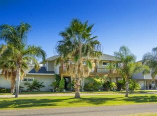 612 N 10th St, Port O Connor, TX 77982