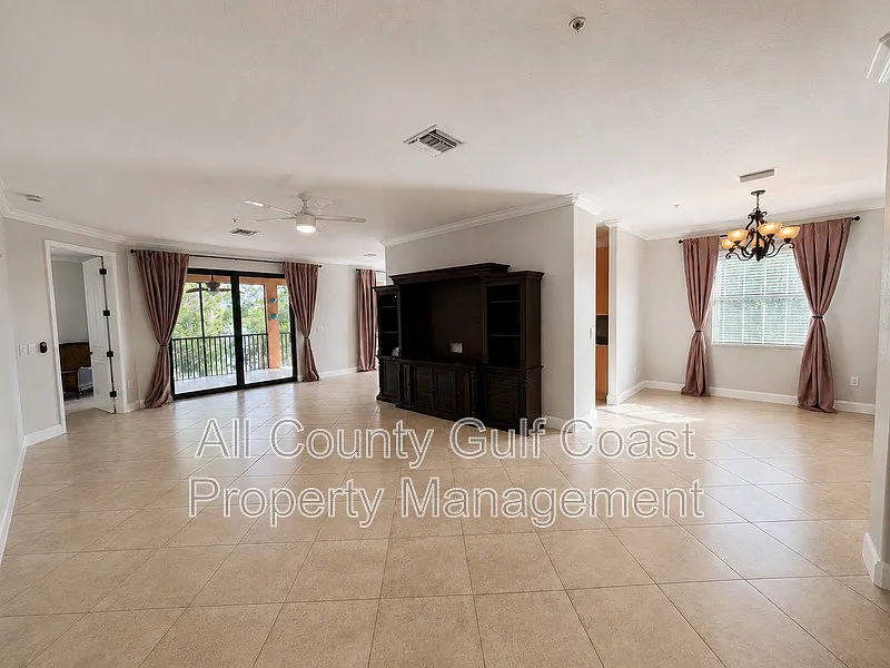 3 bed, 2.0 bath, 2108 sqft, $2,695 — Photo 4