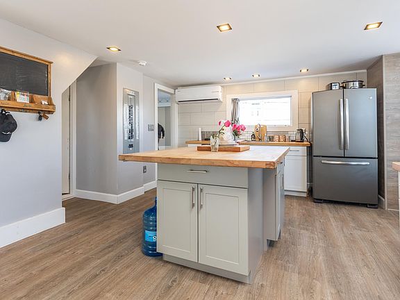 5th image of 3401 Main Shore Rd