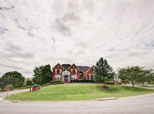 9919 Squires Crest Ln, Vienna, VA 22182