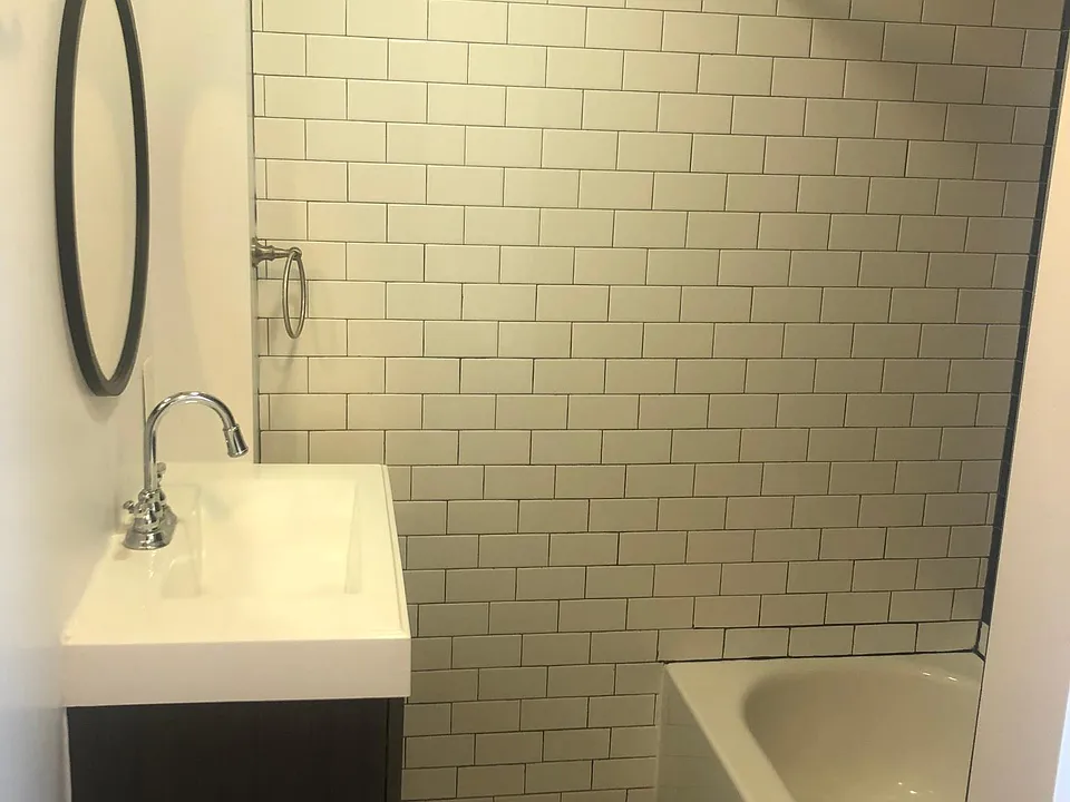 Main bath picture 2