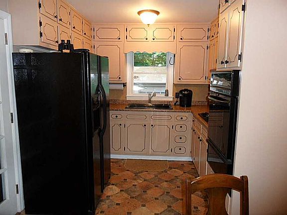 3rd image of 1106 Pinehurst Dr SE