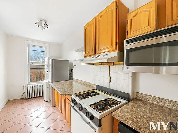 5th image of 529 Decatur St