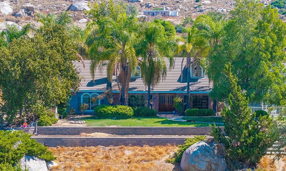 1st image of 22950 Ramona Ave