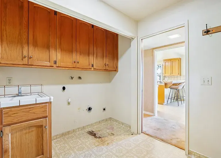 1112 Schauer Ct — Photo 5