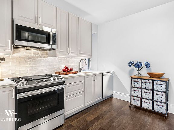 3rd image of 825 W 179th St APT 2D