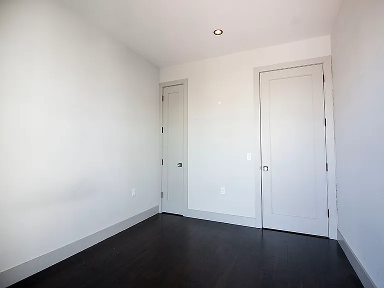 56 Box St #3A — Photo 2