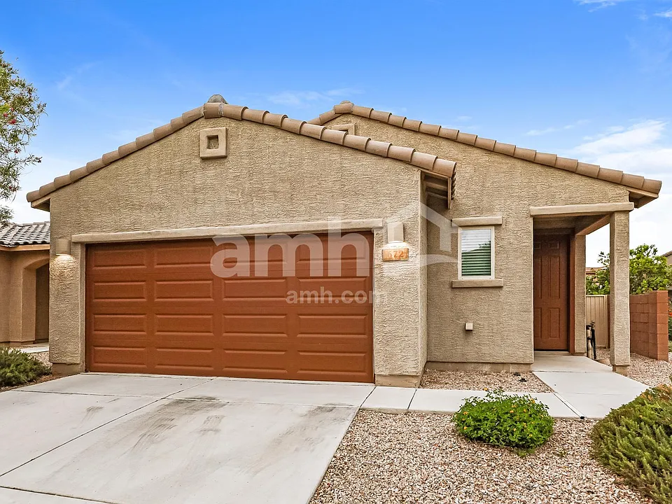 672 N Nestled Hummingbird Ln