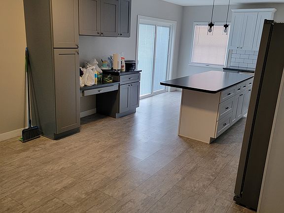 5th image of 821 4th Ave SE