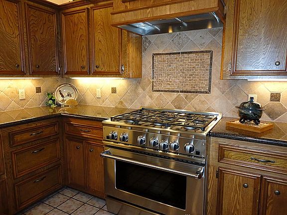 5th image of 4811 Baywood Dr