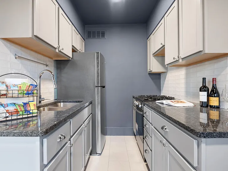 441 E Town St #210 — Photo 10
