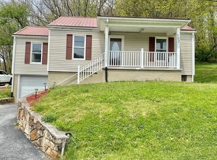 107 Hillcrest Dr, Bluefield, VA 24605