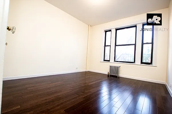 Rented by Jonis Realty | media 40